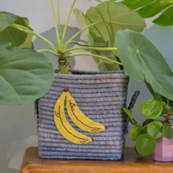 Opbevaringskurv Med Big Banana Broderi Og Håndtag (small)